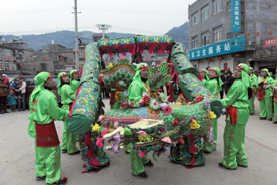 《日》龙湾黄石拼字龙