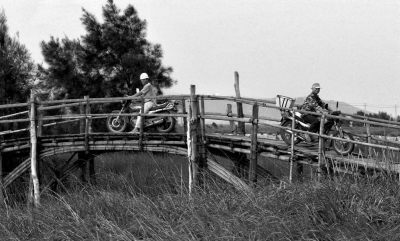 组照之三-老照片1990年《灵昆竹桥1》1灵昆渔民下海涂捕海鲜必经之路