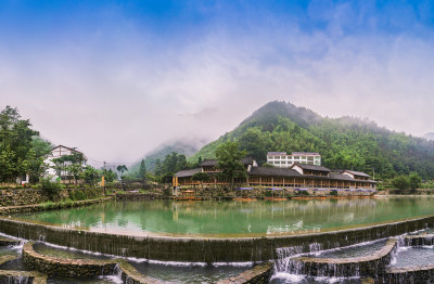 《俯瞰云雾平阳绿色环保水口村》组图3