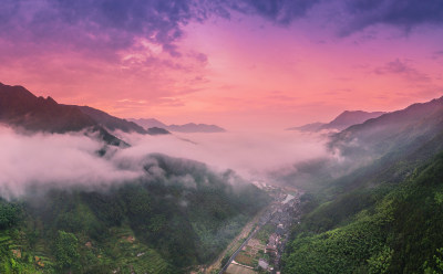 《俯瞰云雾平阳绿色环保水口村》组图6