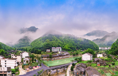 《俯瞰云雾平阳绿色环保水口村》组图2