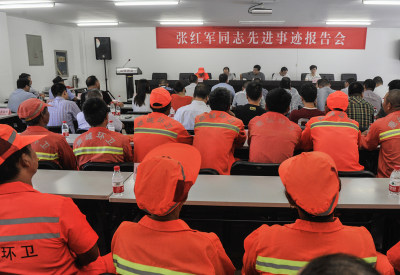 《龙湾清洁工张红军捡到三十五万元还失主》组图