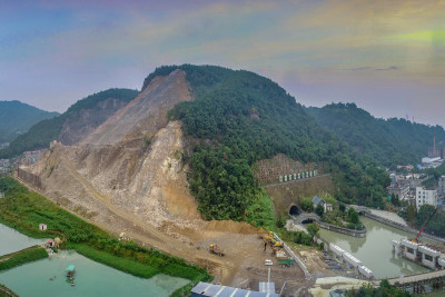 《104国道西向建设工地实拍》组图2