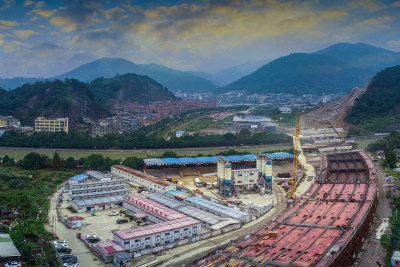 《104国道西向建设工地实拍》组图6