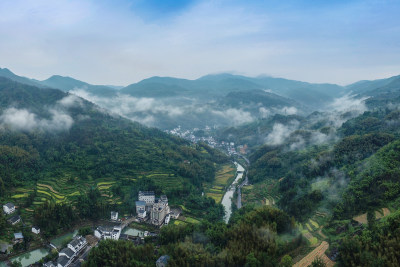 垟坑村云雾美景组图3