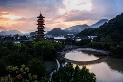 《谢灵运公园塘河美景组图》4