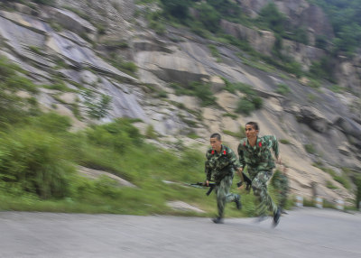 环绕山路体能训练
