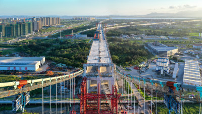  大桥分上层高速公路与下层G228南京路