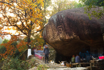 红枫古道秋色浓