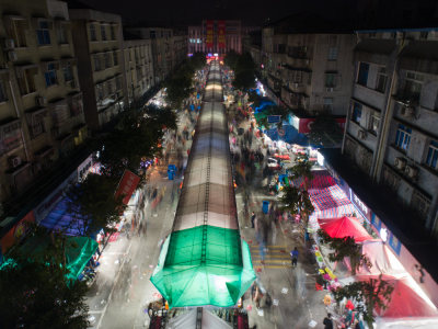 集市夜色