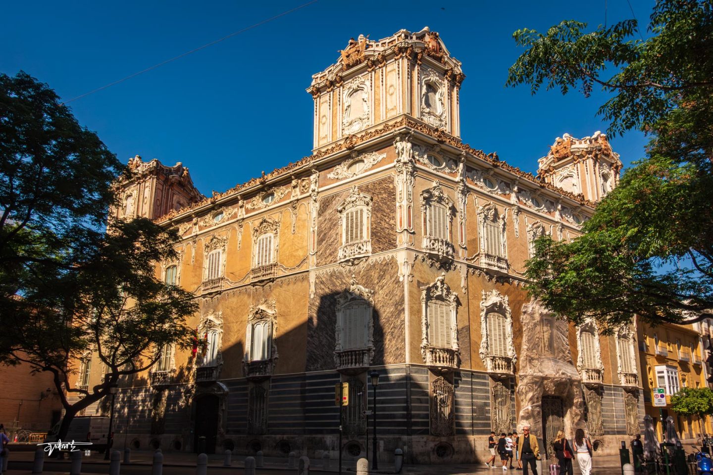 跟我一起骑行，去认识西班牙瓦伦西亚这座古城。