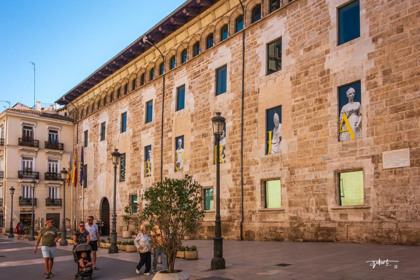 跟我一起骑行，去认识西班牙瓦伦西亚这座古城。