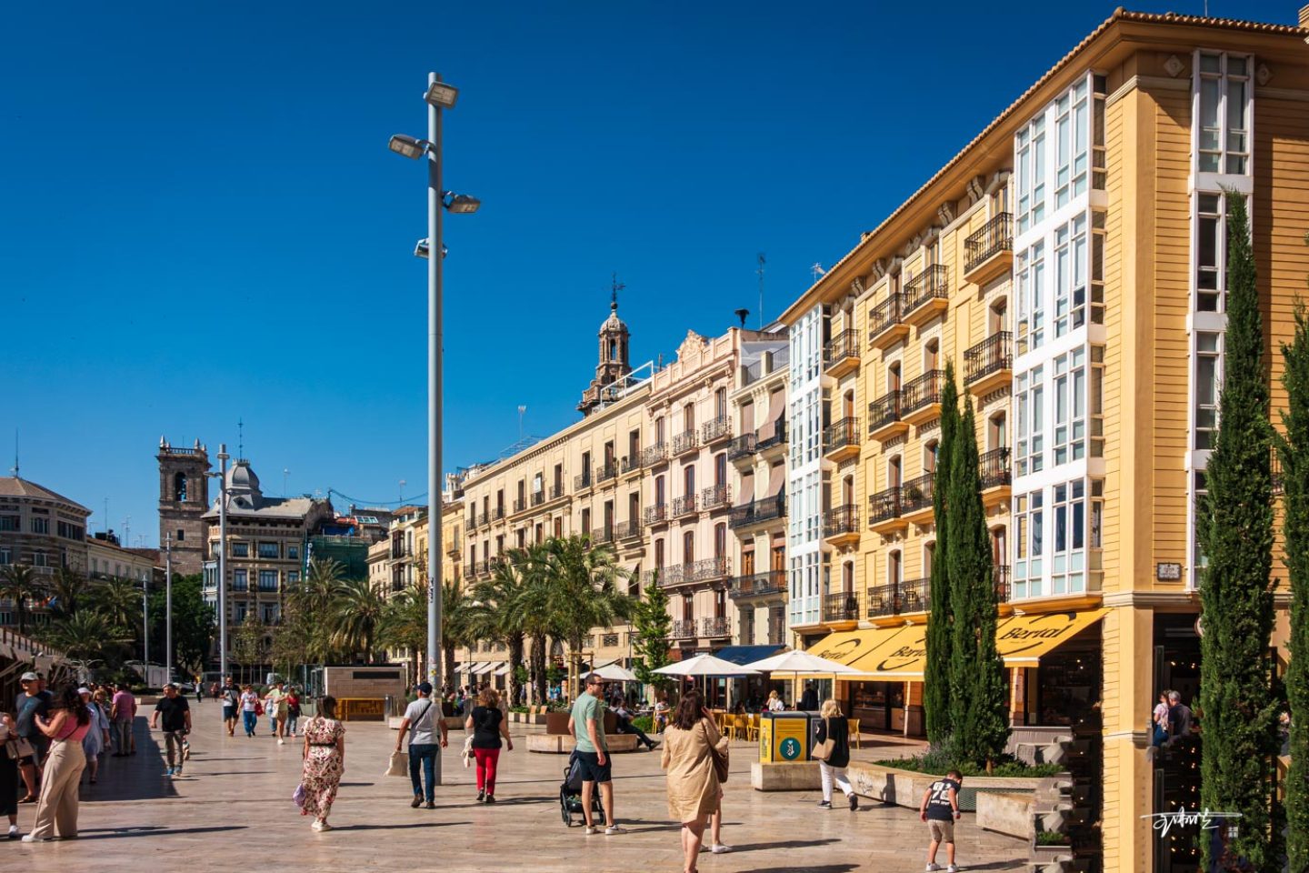 跟我一起骑行，去认识西班牙瓦伦西亚这座古城。