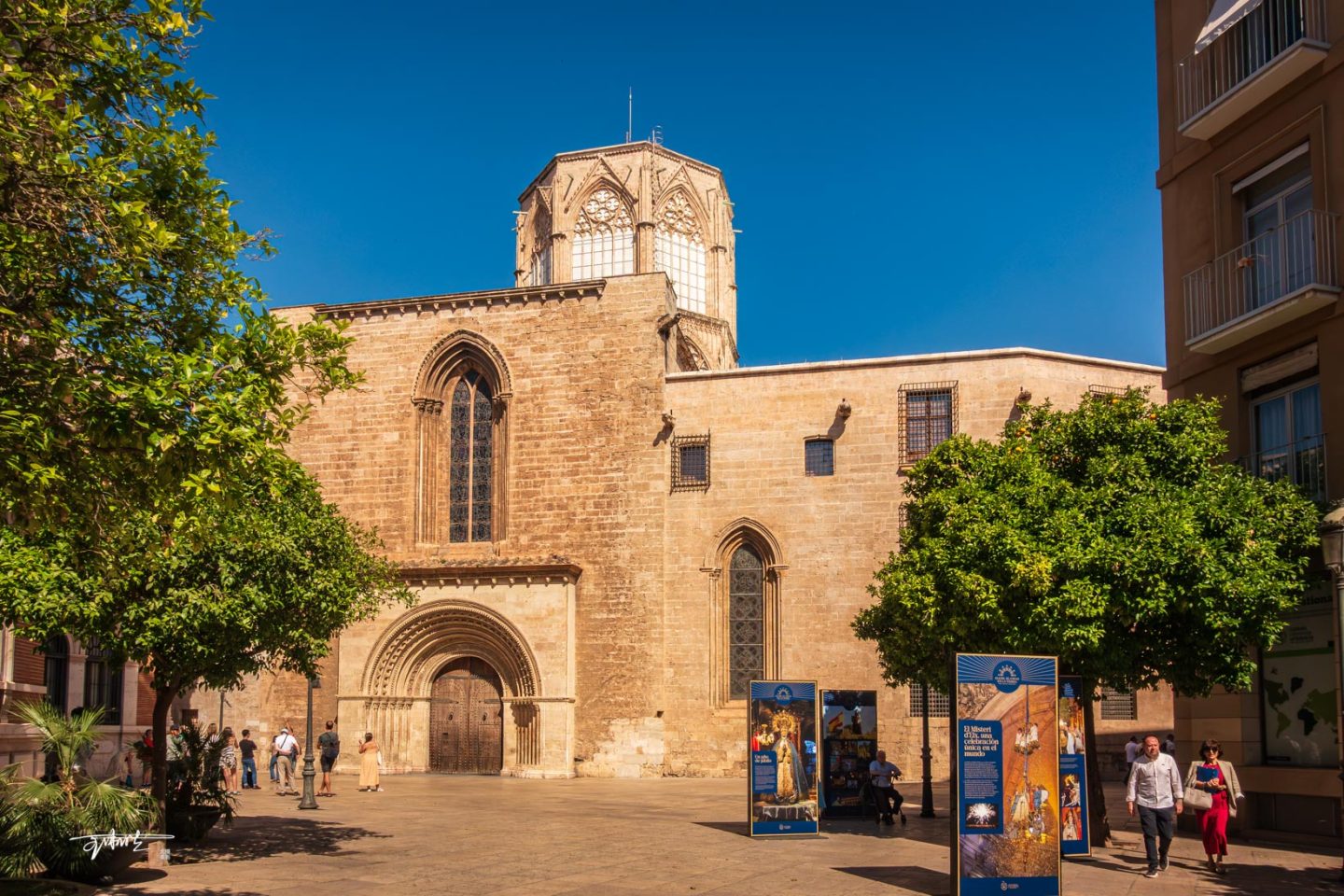 跟我一起骑行，去认识西班牙瓦伦西亚这座古城。