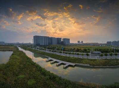 这里大夏，彩霞满天，拓展未来！