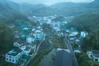 《河碧岸色》横垟