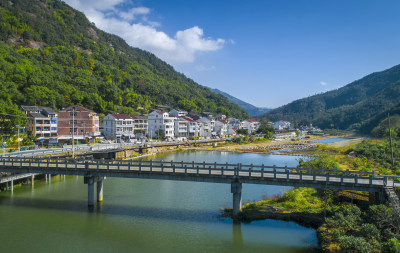 麻芝川村风情