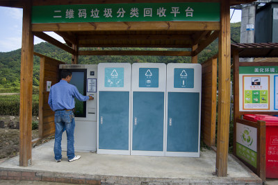 垃圾分类  美化生活组照之二