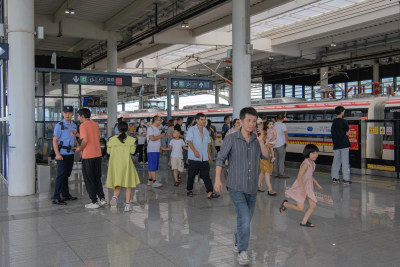 市民进站