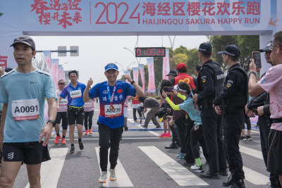 警察护跑