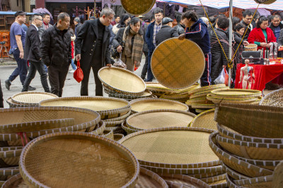 商家的生意经-介绍自家竹编的工艺水品