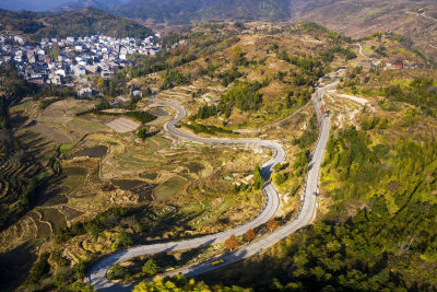 去岭北村和岭南村的路上的风景