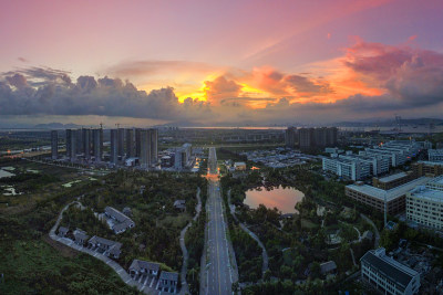 霞映新月公园美景组图4