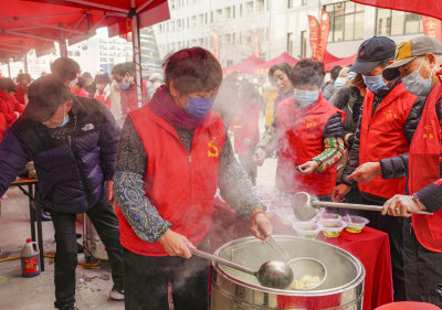 浓情烟火味弥漫海经区
