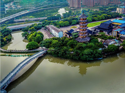 古塔同桥连接使画面整体化