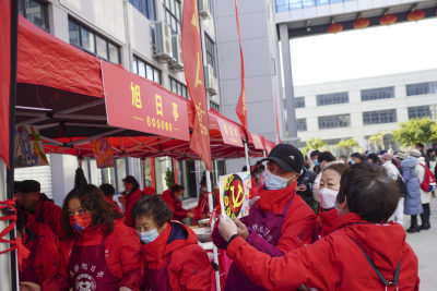 招聘会带来浓郁烟火气