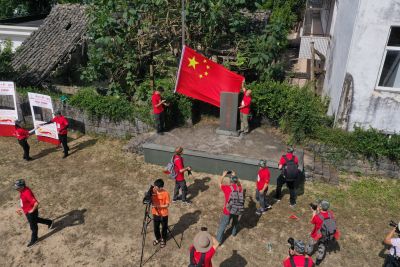 国旗映照心更红