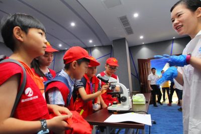 小记者学习海洋知识
