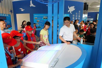 小记者学习海洋知识