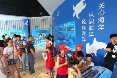 小记者学习海洋知识
