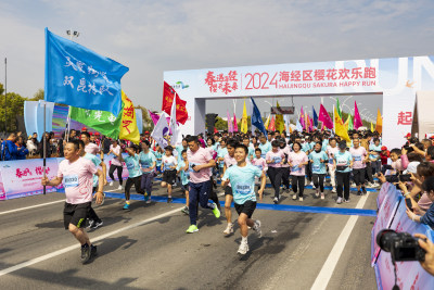 《又是一年樱花欢乐跑》组照5