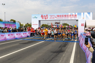 《又是一年樱花欢乐跑》组照2