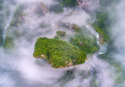 云雾石桅岩