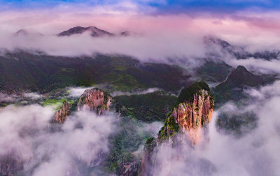 云雾石桅岩