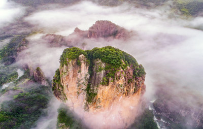 云雾石桅岩