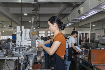 《用笔绘出五彩蓝图》组照之四