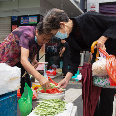 《早市》组照之五