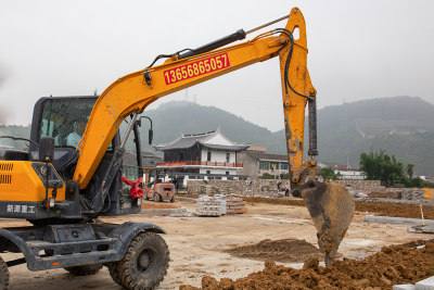 《修建中的浙南一大旧址》组照之一