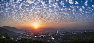 夕照下的南部新区