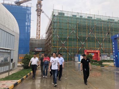 6月17日，京津冀地区大气强化督查组检查石家庄市规划馆施工工地控尘工作，该工地已严格落实“六个100