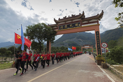 绿色出行，重走红军路