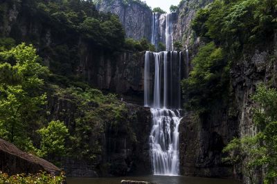 百丈飞瀑