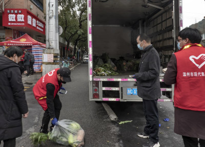 《人间温情组照之四》