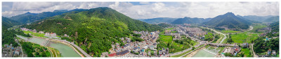 八：2108年9月30日，绿水青山的泽雅镇全景。