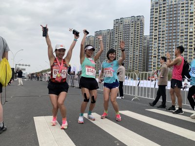 樱花欢乐跑女子组前三名