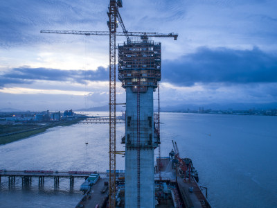 纪实灵昆北叉大桥建设成就。